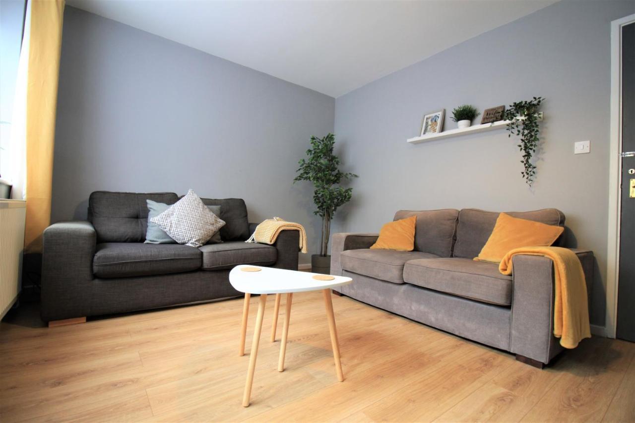 Holiday home Hamilton House - Long Savings - Business & Contractors - Free Parking *