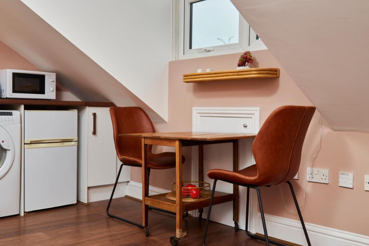 The Exquisite Gem Of - Sleeps 2 - Second Floor Apartment