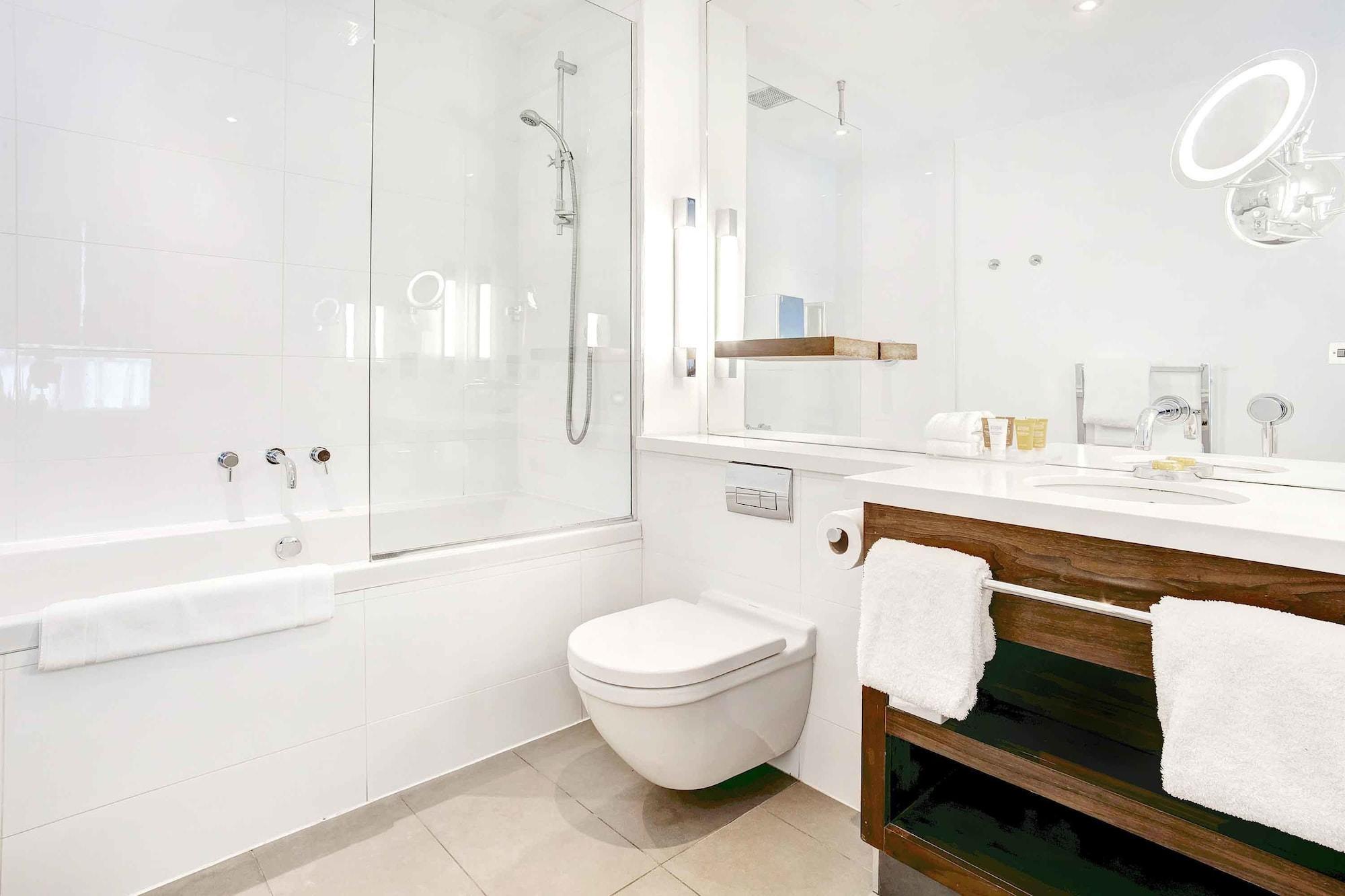 Sandman Signature Hotel 4*