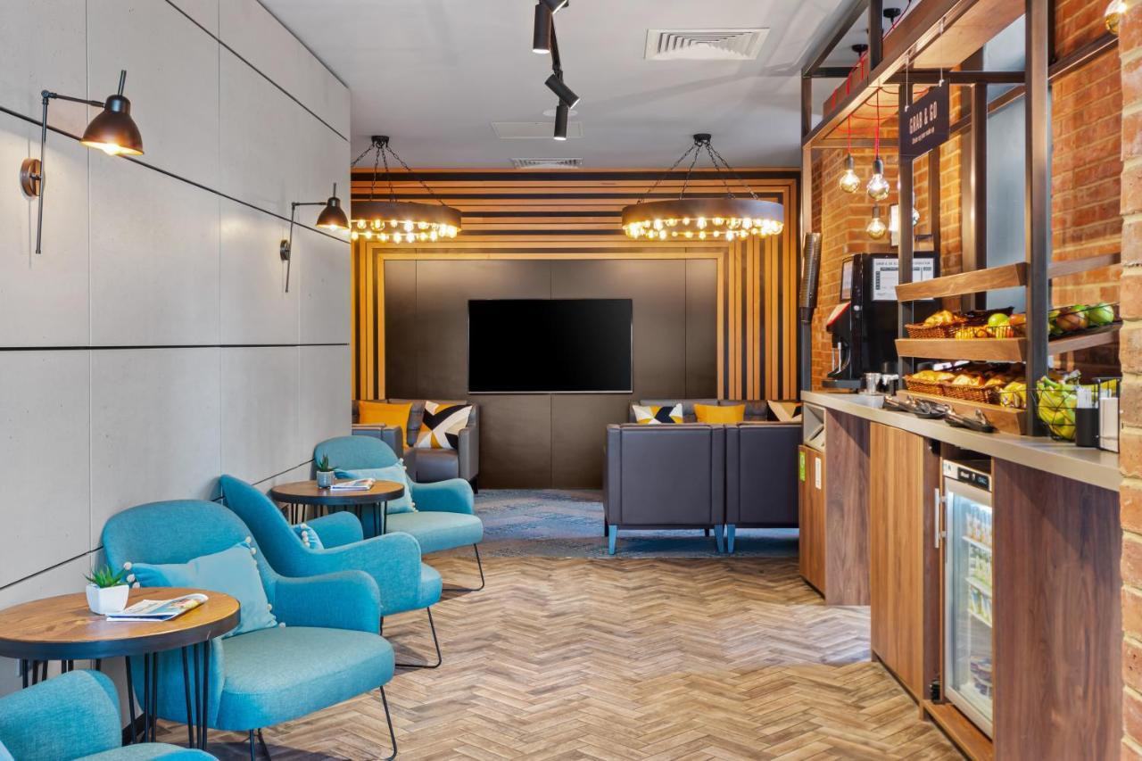 Roomzzz Aparthotel