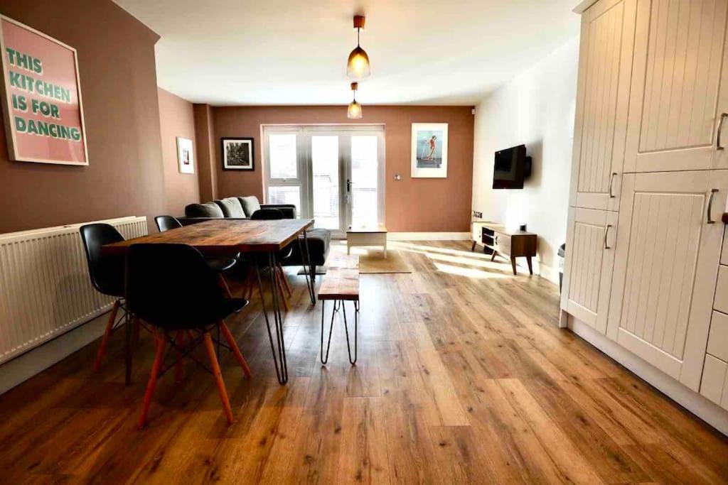 Boutique 3-bed Townhouse With Garden And Parking Newcastle upon Tyne