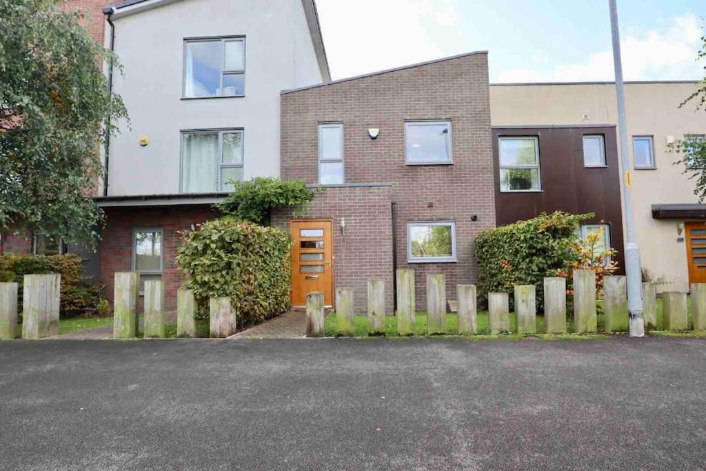 Boutique 3-bed Townhouse With Garden And Parking Apartment *