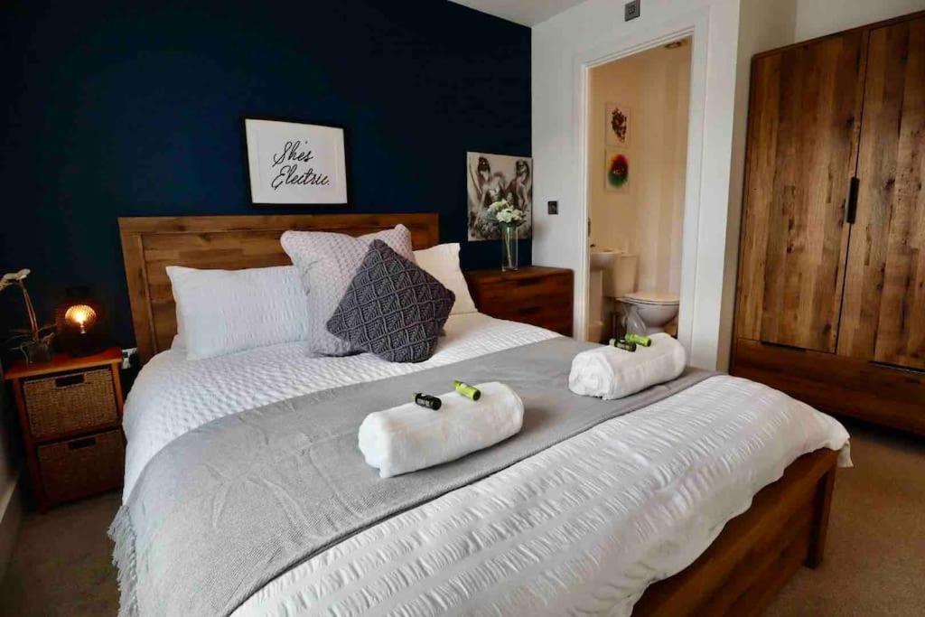 Boutique 3-bed Townhouse With Garden And Parking Apartment *