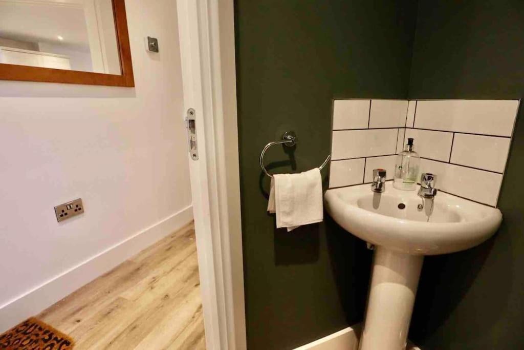 Boutique 3-bed Townhouse With Garden And Parking * Newcastle upon Tyne