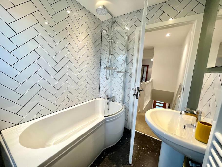 Apartment Boutique 3-bed Townhouse With Garden And Parking Newcastle upon Tyne