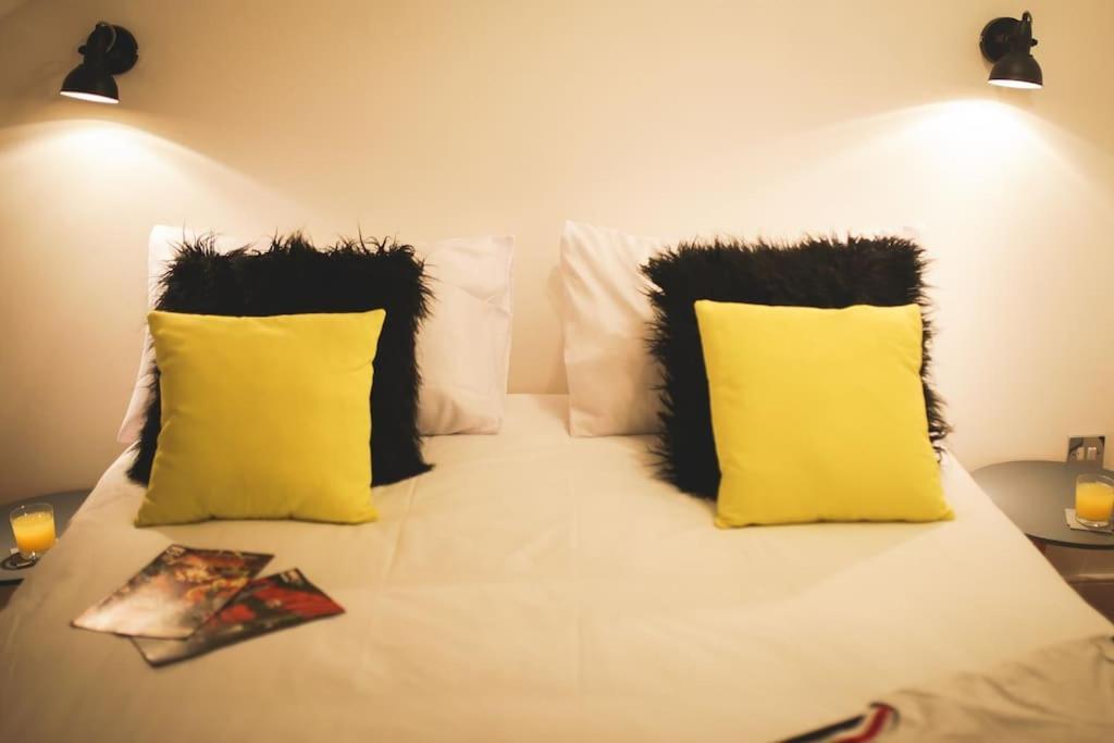 Games And Movies Lounge 7 Bed Centre Apartment Newcastle upon Tyne