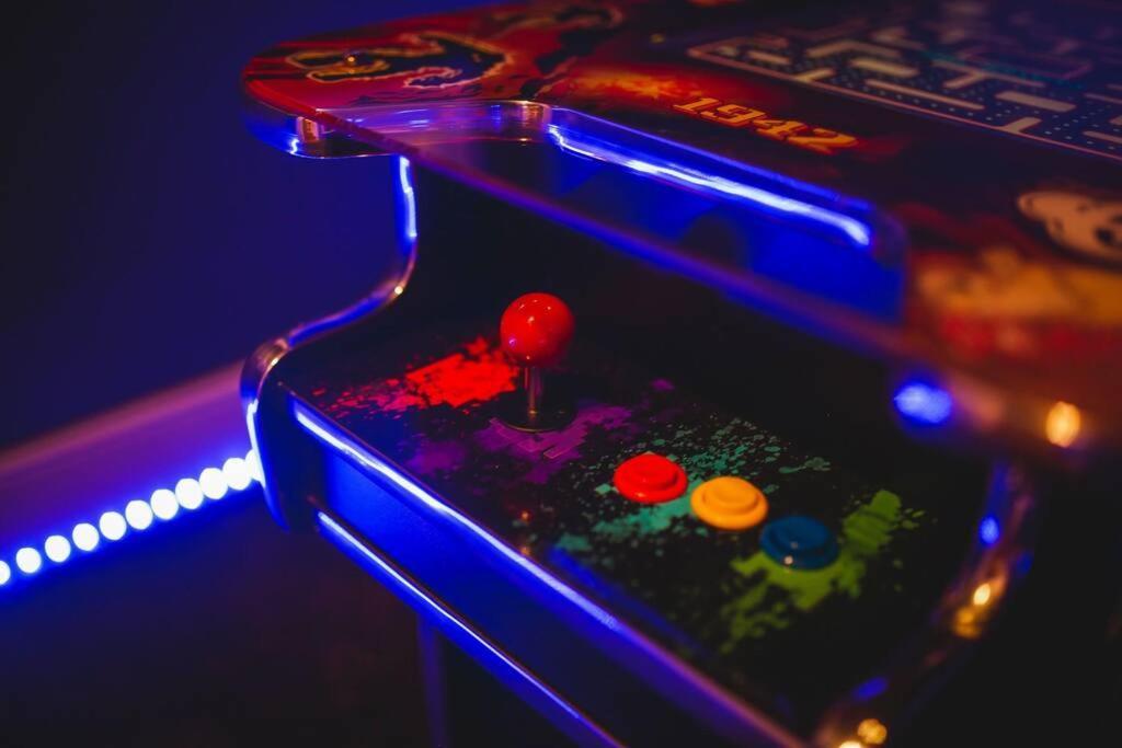 Games And Movies Lounge 7 Bed Centre *