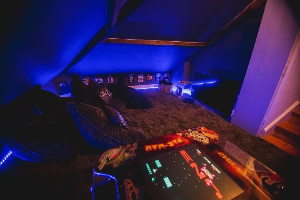 Games And Movies Lounge 7 Bed Centre Apartment *
