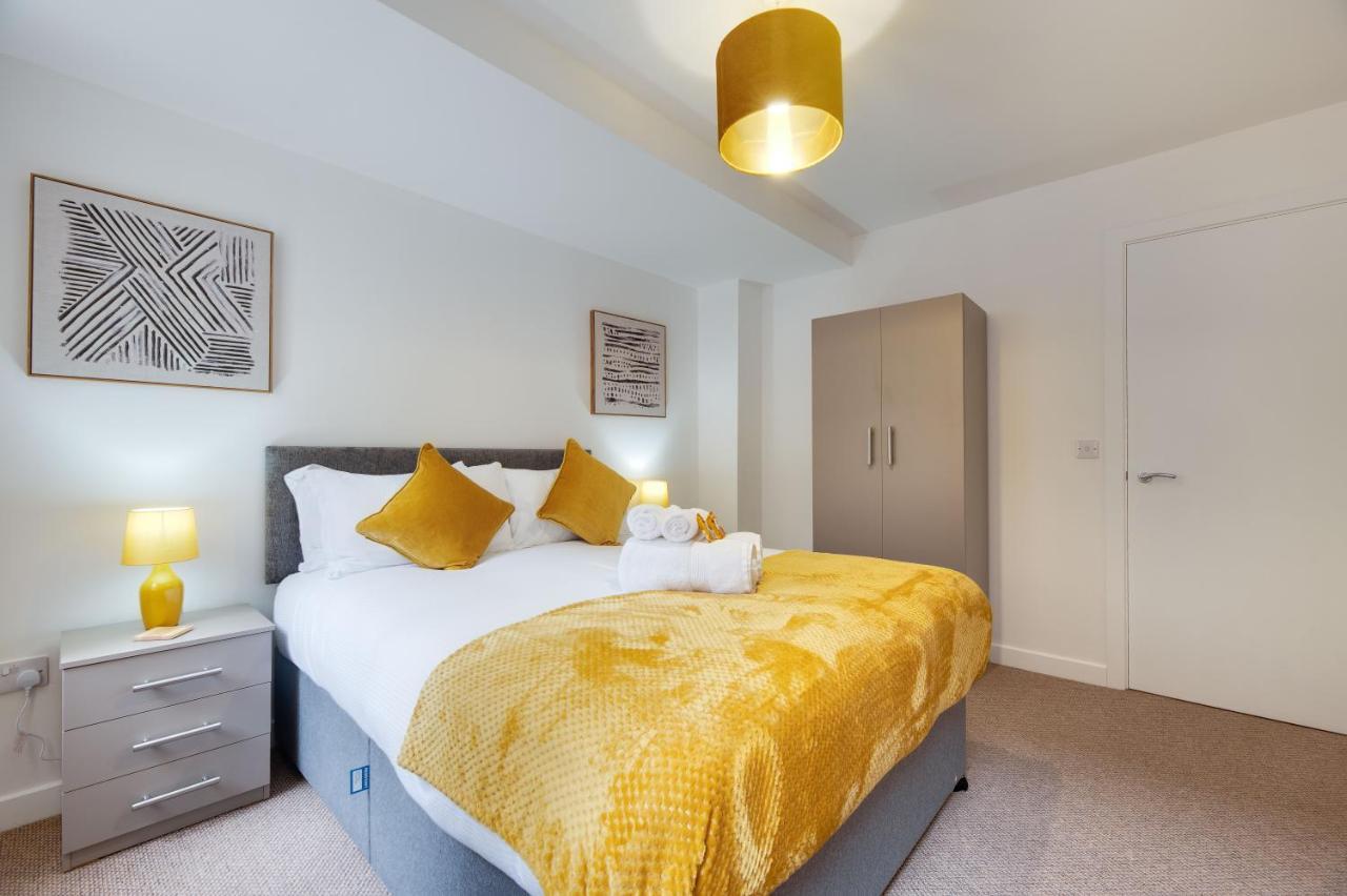 Charltons Bonds 1b By Week2week * Newcastle upon Tyne