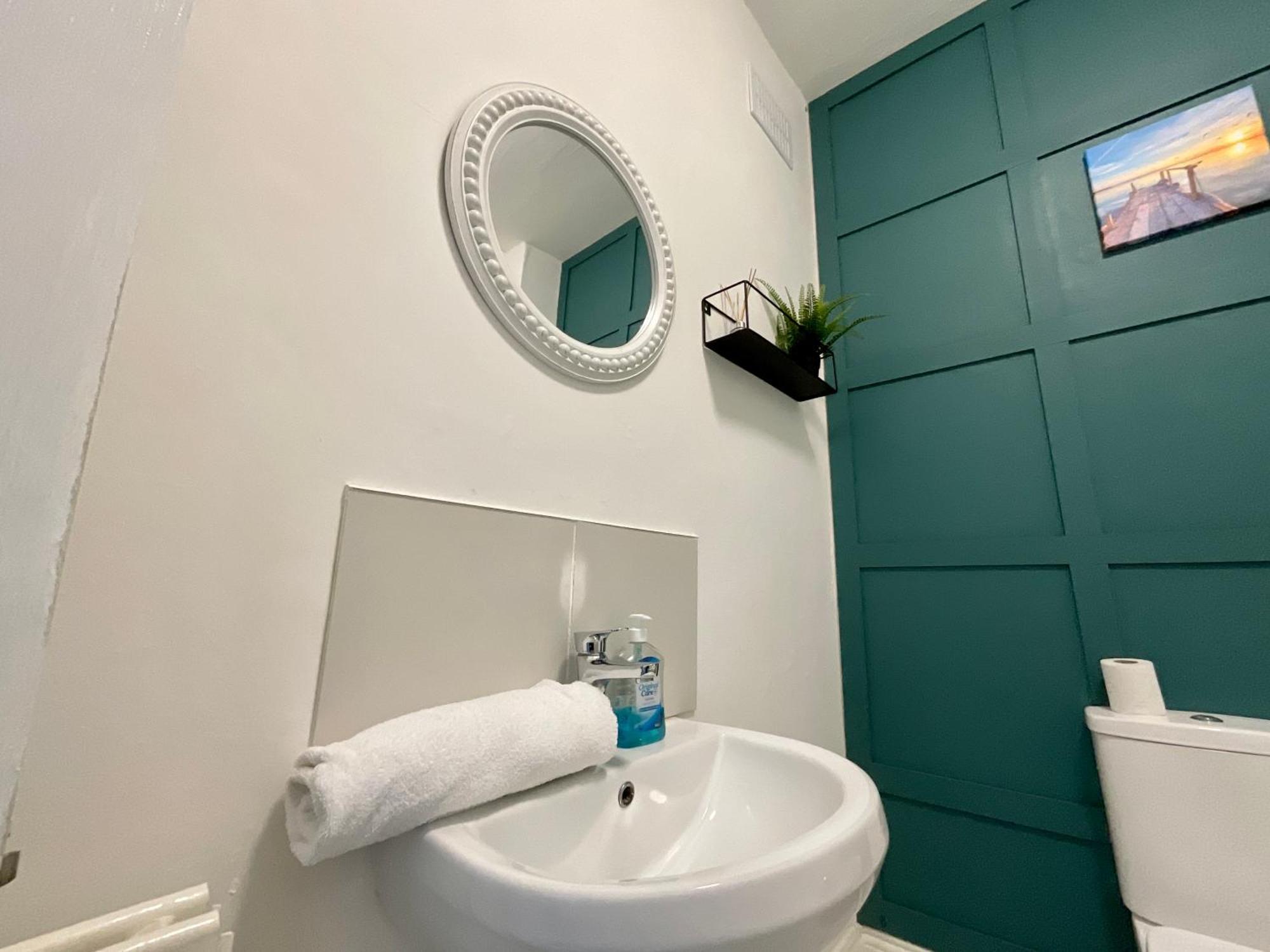 Hnfc - Spacious House W/ Essentials - 3b * Newcastle upon Tyne
