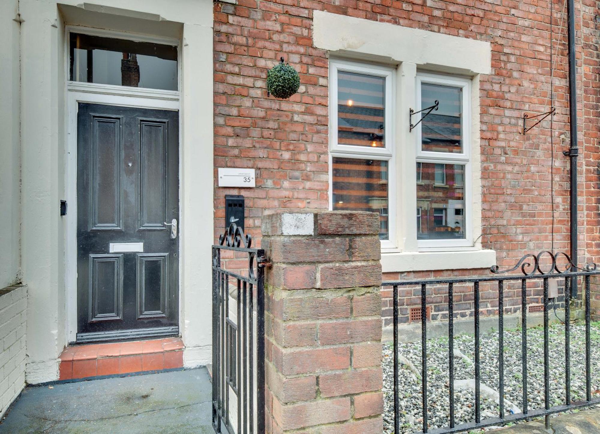 Apartment 35