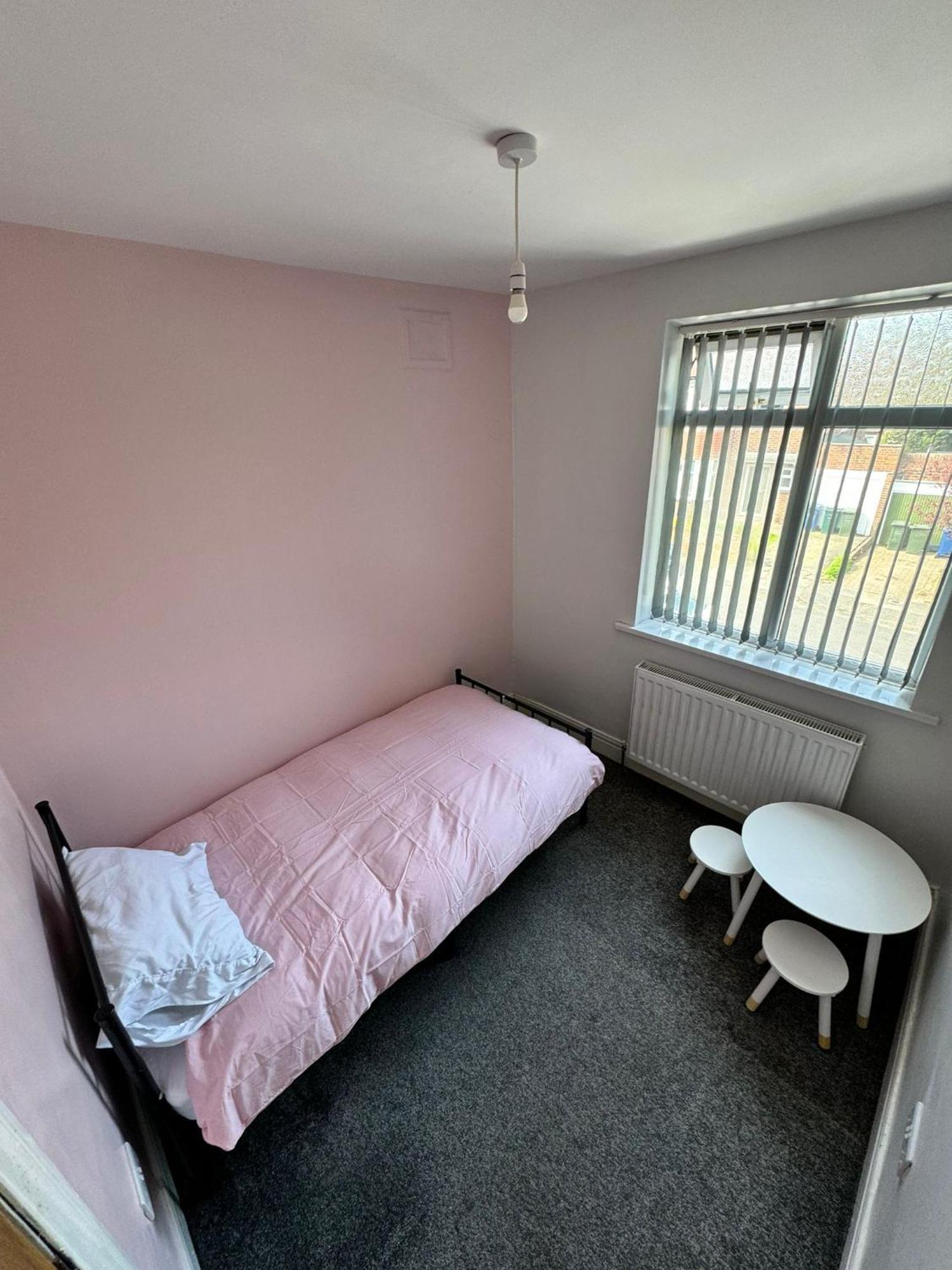 Giga Residential 4 Bedrooms, 8 Guests , Near Centre, Arcade Machine, Sky Tv, Netflix, Free Wifi, Free Parking * Newcastle upon Tyne