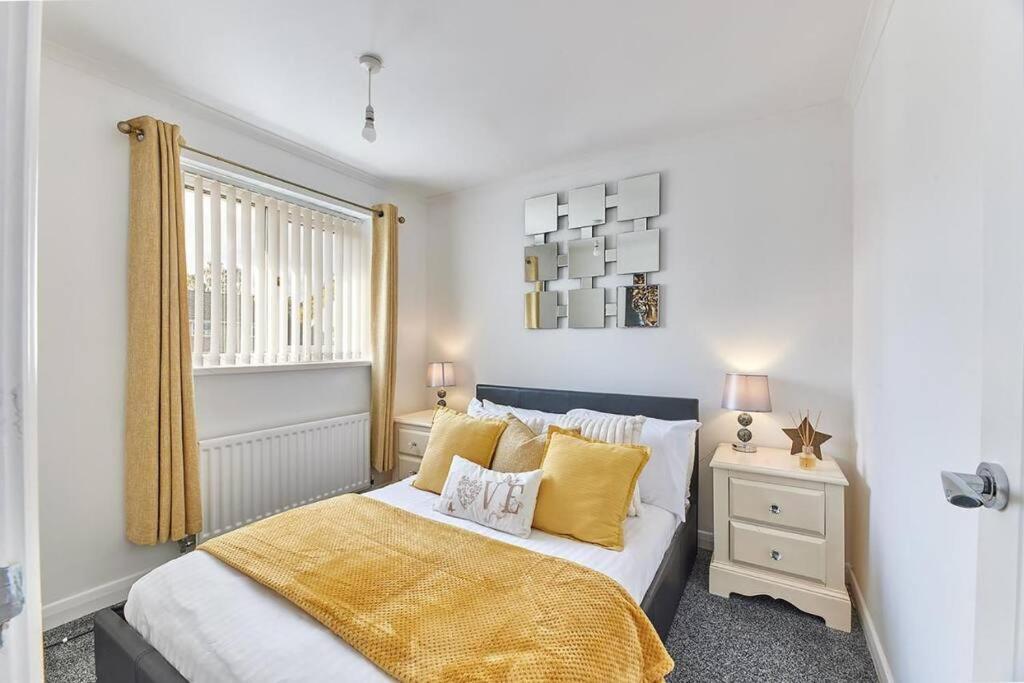 Apartment Long Stays - Cosy 3Br - Newcastle Retreat - Rvi & City Centre - Garden - Parking - Near High Street