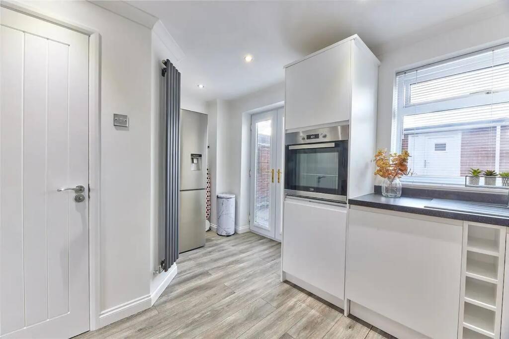 Apartment Long Stays - Cosy 3Br - Newcastle Retreat - Rvi & City Centre - Garden - Parking - Near High Street