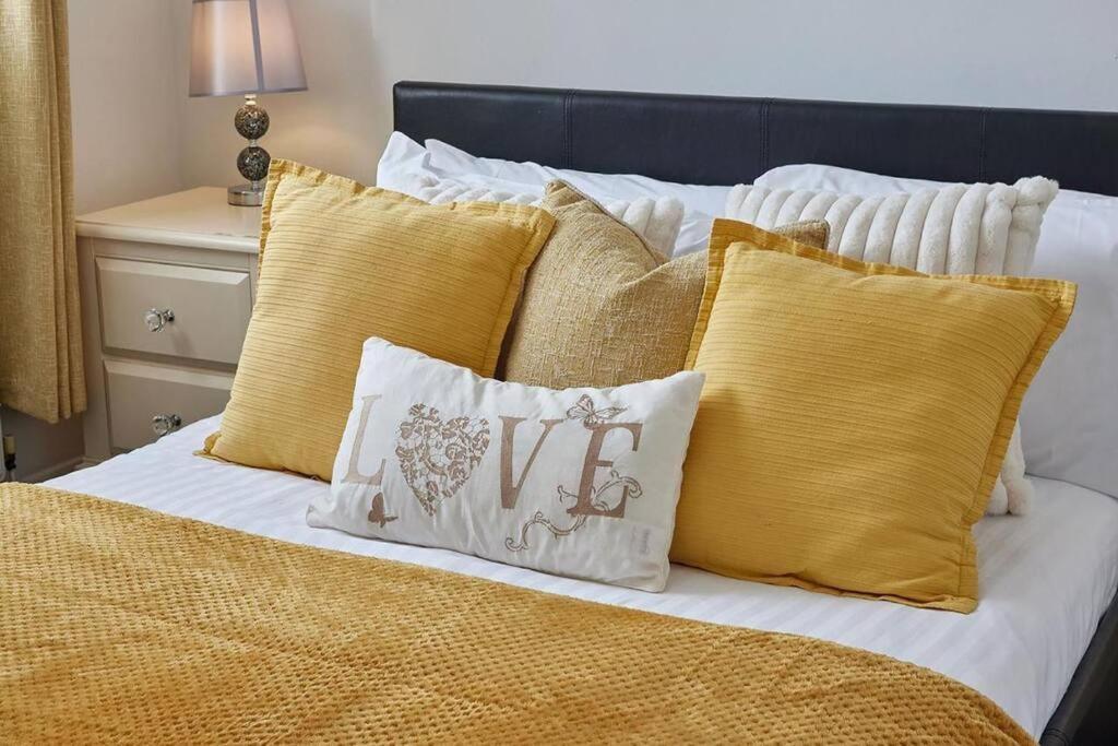 Long Stays - Cosy 3Br - Newcastle Retreat - Rvi & City Centre - Garden - Parking - Near High Street