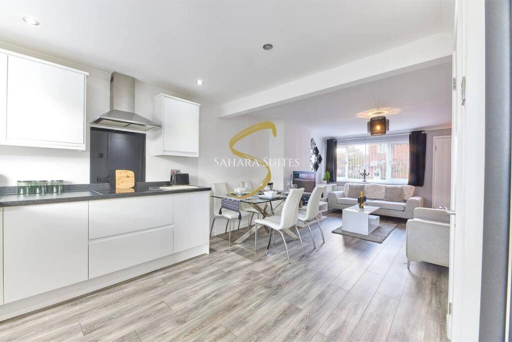 Apartment Long Stays - Cosy 3Br - Newcastle Retreat - Rvi & City Centre - Garden - Parking - Near High Street Newcastle upon Tyne