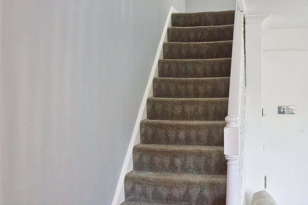 Long Stays - Cosy 3Br - Newcastle Retreat - Rvi & City Centre - Garden - Parking - Near High Street
