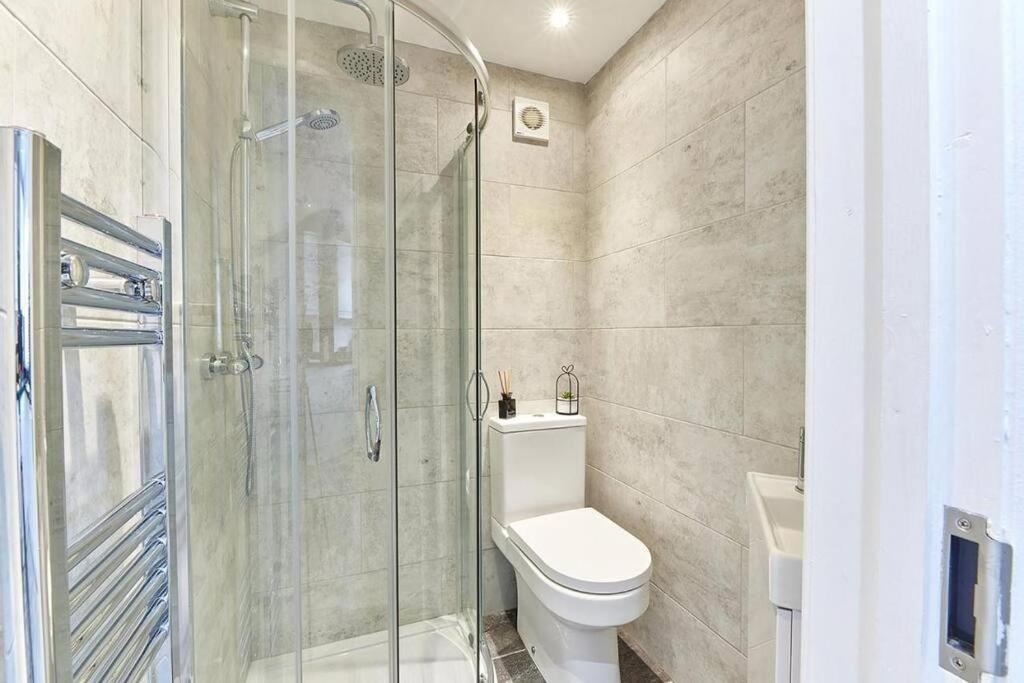 Apartment Long Stays - Cosy 3Br - Newcastle Retreat - Rvi & City Centre - Garden - Parking - Near High Street *