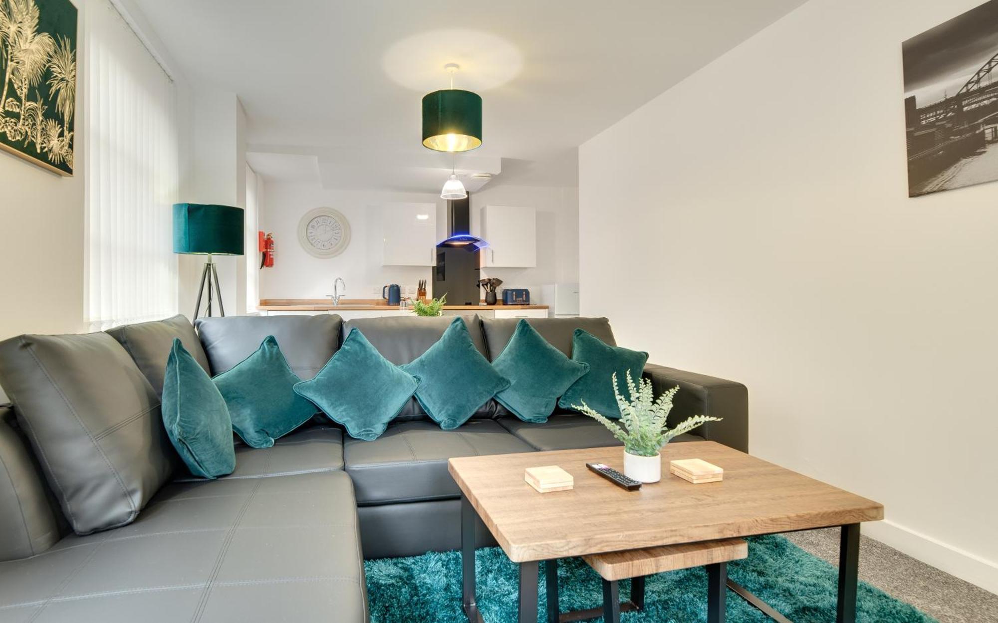 Charltons Bonds 1b By Week2week * Newcastle upon Tyne
