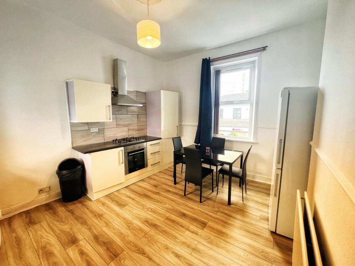 Numero Uno Essential Base Apartment