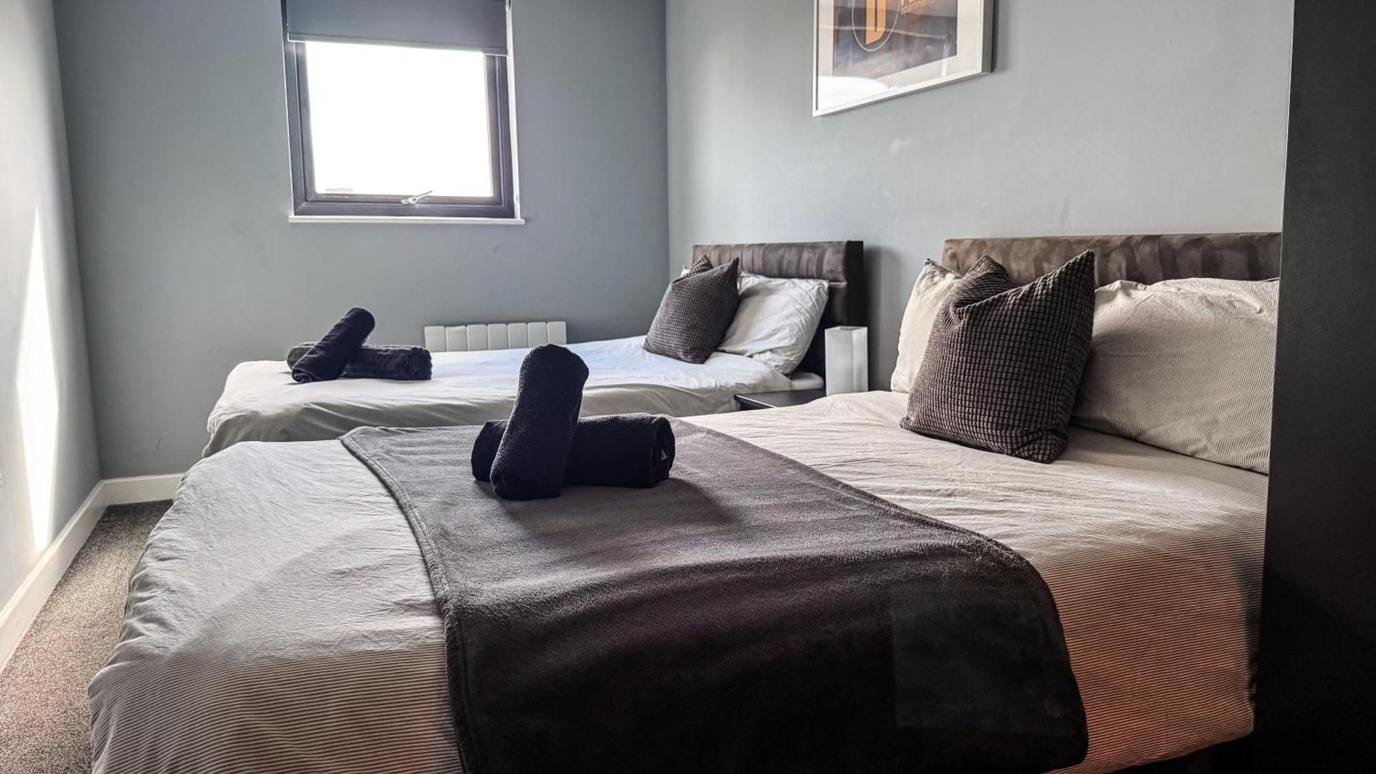 Modern With Views Of The Quayside Sleep 8 Free Parking Apartment