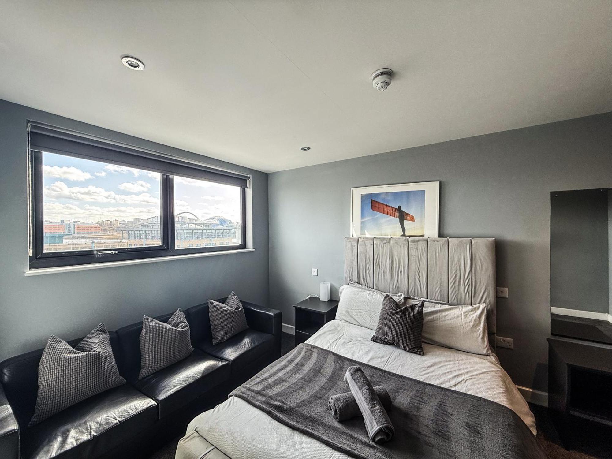 Apartment Modern With Views Of The Quayside Sleep 8 Free Parking