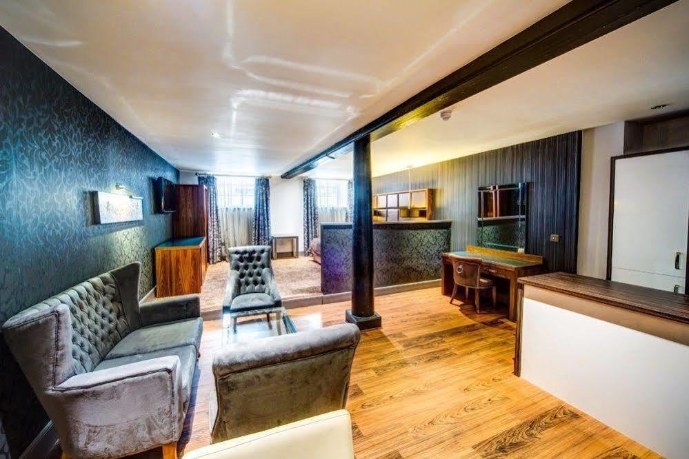 Roomzzz Aparthotel