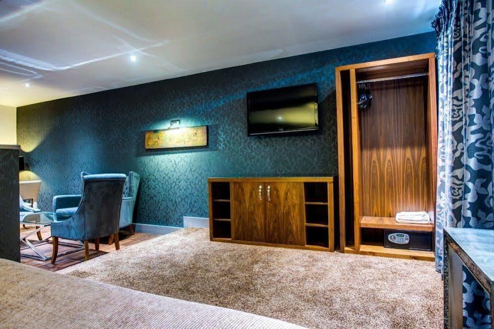 Roomzzz Aparthotel 4*