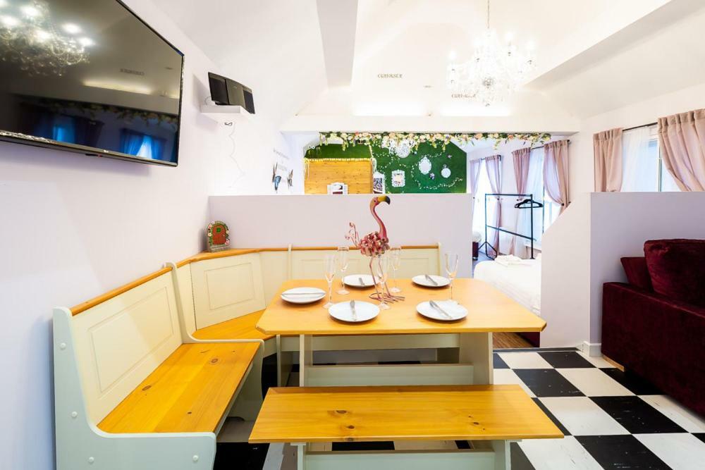 Honeypot House *
