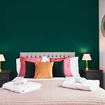 Lovely Abode In Newcastle - Sleeps 4 - Ground Floor