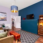 Lovely Abode In Newcastle - Sleeps 4 - Ground Floor