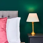 Lovely Abode In Newcastle - Sleeps 4 - Ground Floor