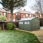 Gorgeous Modern 4 Bedroom House - Free Parking And Netflix By Wha For Contractors, Relocation, Business Travelers