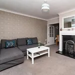 Gorgeous Modern 4 Bedroom House - Free Parking And Netflix By Wha For Contractors, Relocation, Business Travelers