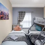 Newcastle City Centre Super Spacious Apartment