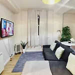 3 Bed City Centre Serviced Apartment - Sleeps 7