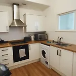 3 Bed City Centre Serviced Apartment - Sleeps 7