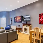 Newcastle City Centre Super Spacious Apartment