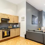Newcastle City Centre Super Spacious Apartment