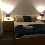 Cosy 2 Double Bed Flat With Great Links In Lovely Area
