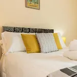 Oakstays St James\' Gem