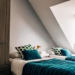 Short Stays Away 200
