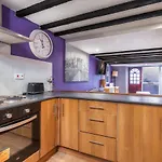 City Centre Super Spacious Apartments Free Parking And Wi Fi