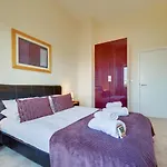 Week2Week Spacious 1Br Newcastle Apartment
