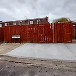 Milton House - Entire 3Bed House Free Wifi & 4 Free Parking Spaces Serviced Accommodation Newcastle Uk
