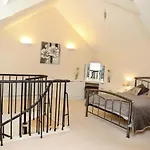 Beautiful Cozy 3 Bedroom 2 Bathroom Apartment
