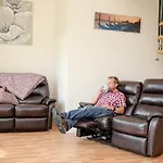 Beautiful Cozy 3 Bedroom 2 Bathroom Apartment