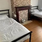 Ovington Grove 1 Free Parking Fully Equipped Kitchen 3 Bedrooms Netflix