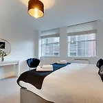 Charltons Bonds Apartments 1A By Week2Week