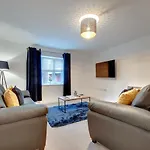 Charltons Bonds Apartments 2A By Week2Week
